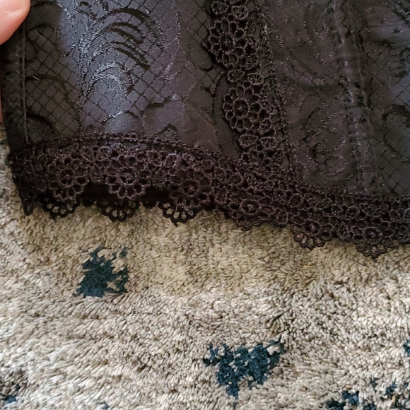 Corset - Picture 2 of 4